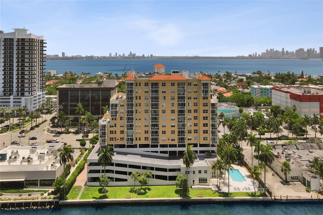 For Sale: $434,800 (2 beds, 2 baths, 984 Square Feet)