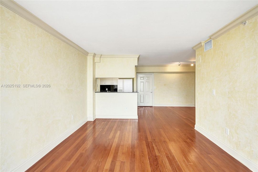 For Sale: $434,800 (2 beds, 2 baths, 984 Square Feet)
