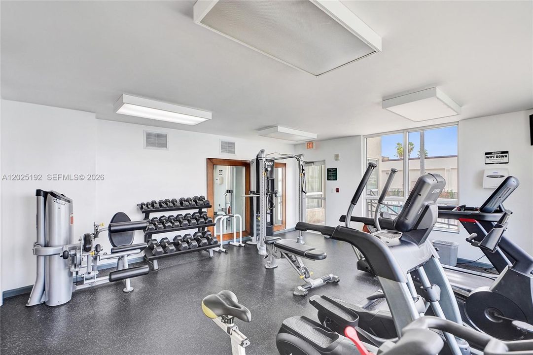 For Sale: $434,800 (2 beds, 2 baths, 984 Square Feet)