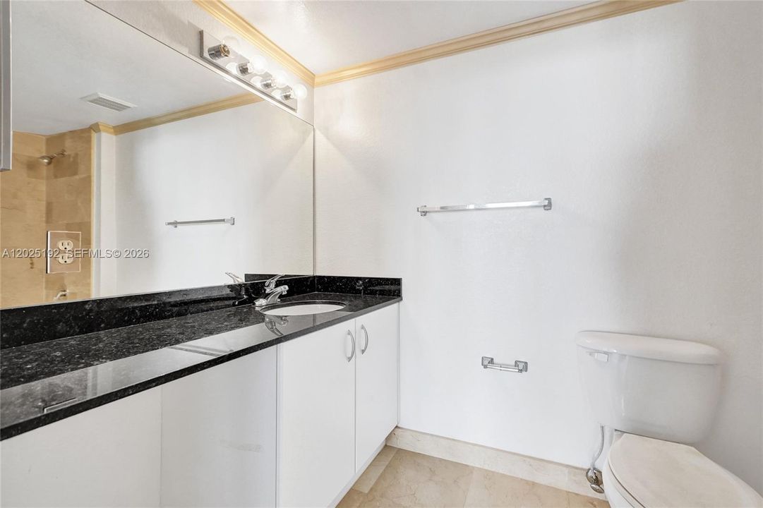 For Sale: $434,800 (2 beds, 2 baths, 984 Square Feet)