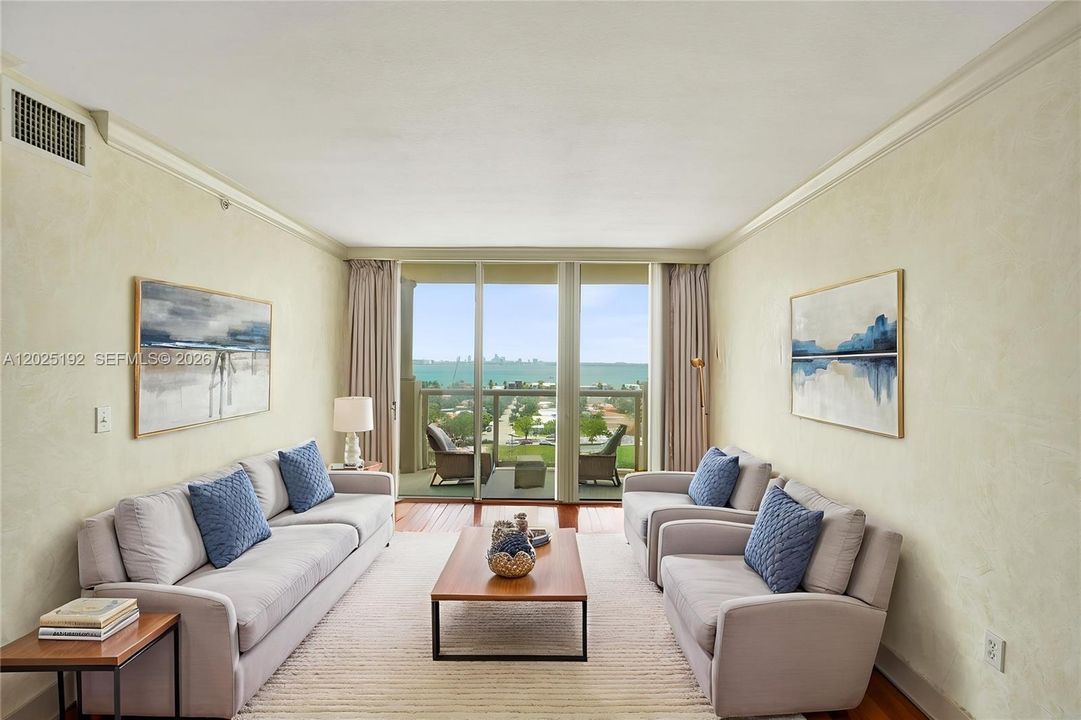 For Sale: $434,800 (2 beds, 2 baths, 984 Square Feet)