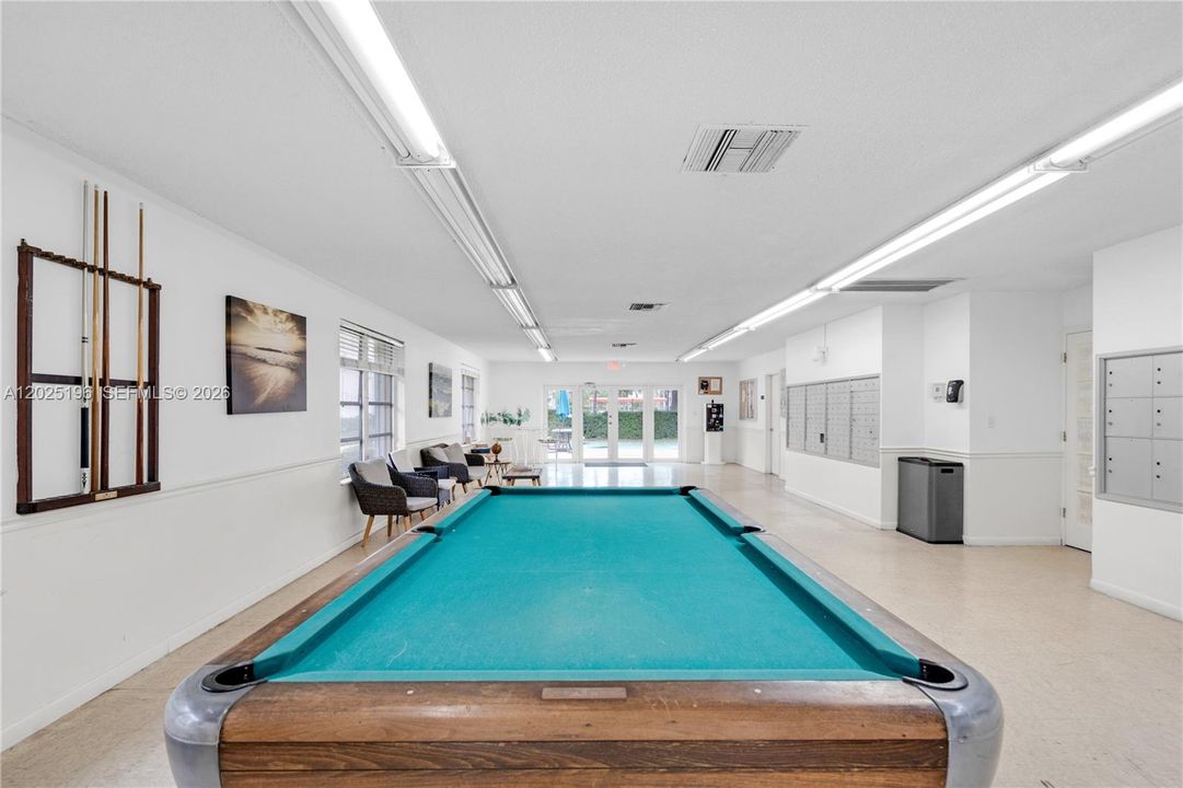 For Rent: $2,800 (2 beds, 2 baths, 984 Square Feet)