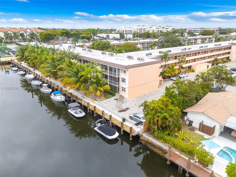 For Rent: $2,800 (2 beds, 2 baths, 984 Square Feet)
