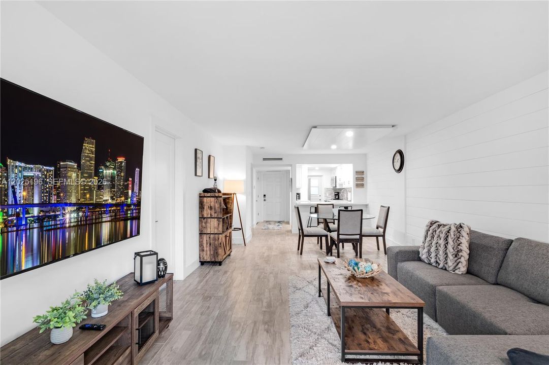 For Rent: $2,800 (2 beds, 2 baths, 984 Square Feet)