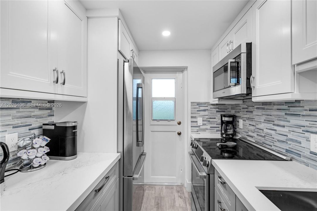 For Rent: $2,800 (2 beds, 2 baths, 984 Square Feet)
