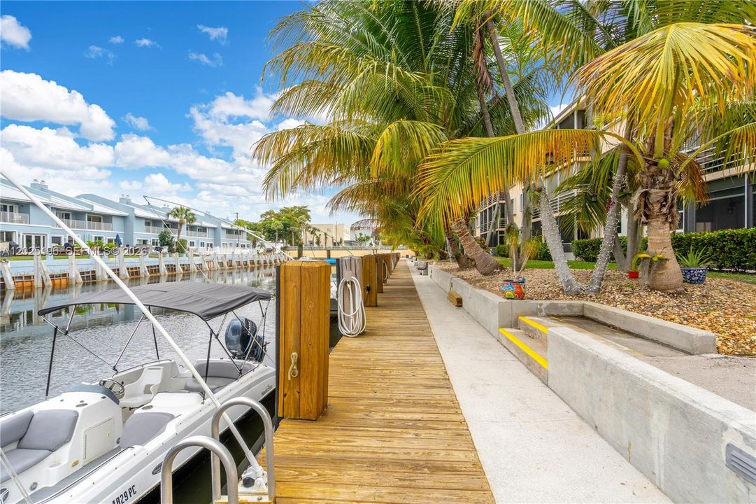 For Rent: $2,800 (2 beds, 2 baths, 984 Square Feet)