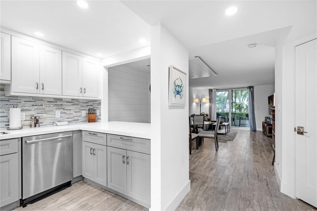 For Rent: $2,800 (2 beds, 2 baths, 984 Square Feet)