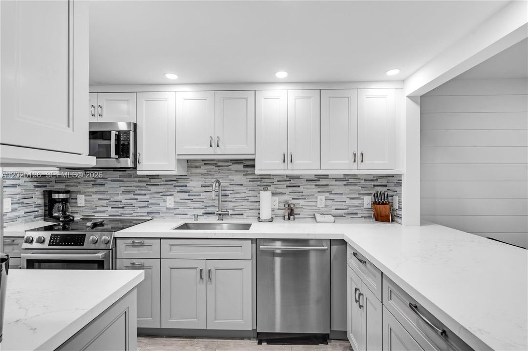 For Rent: $2,800 (2 beds, 2 baths, 984 Square Feet)