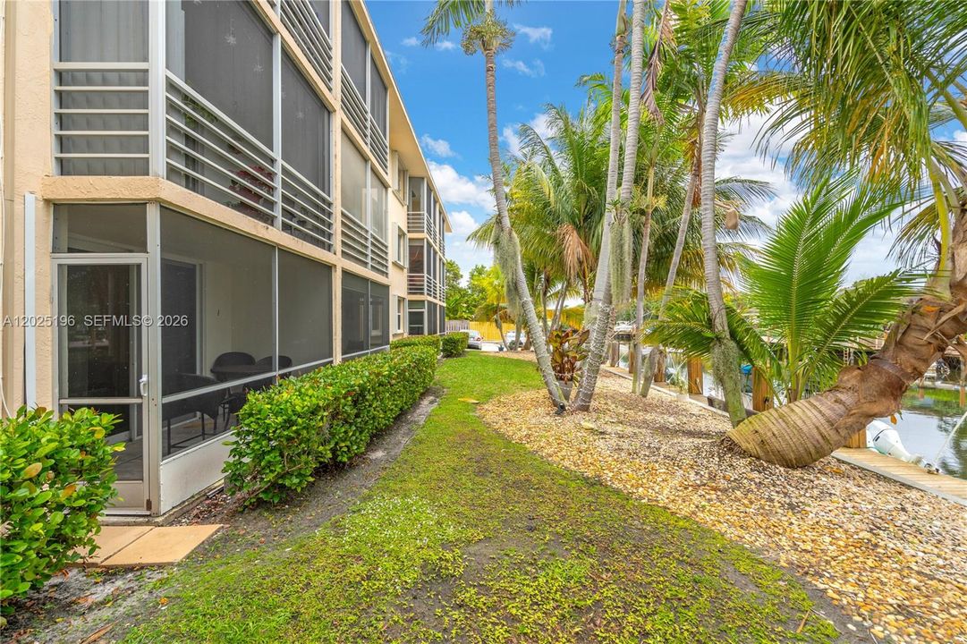 For Rent: $2,800 (2 beds, 2 baths, 984 Square Feet)