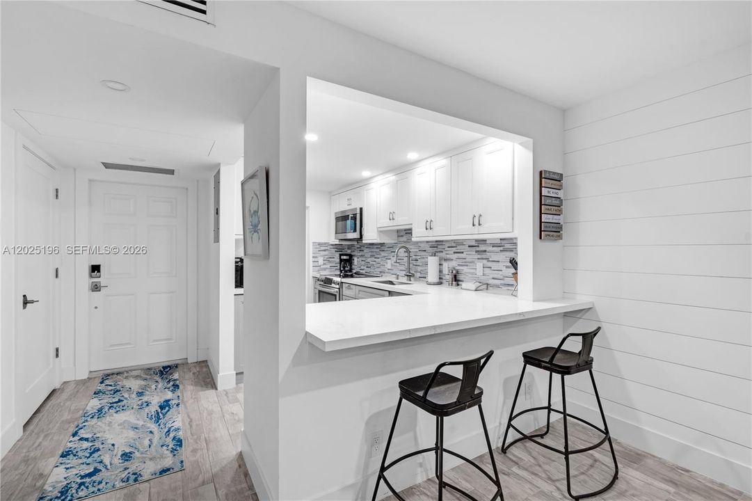 For Rent: $2,800 (2 beds, 2 baths, 984 Square Feet)