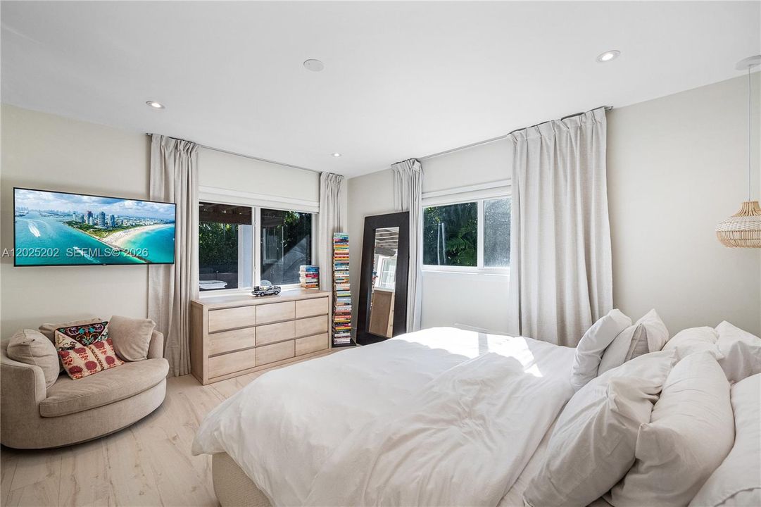 В аренду: $12,500 (4 спален, 2 ванн, 2093 Квадратных фут)