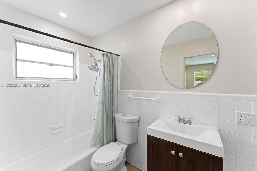 For Rent: $4,900 (4 beds, 2 baths, 1976 Square Feet)