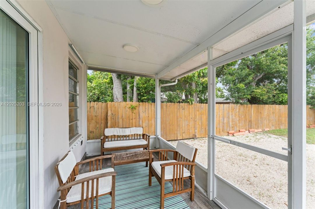 For Rent: $4,900 (4 beds, 2 baths, 1976 Square Feet)