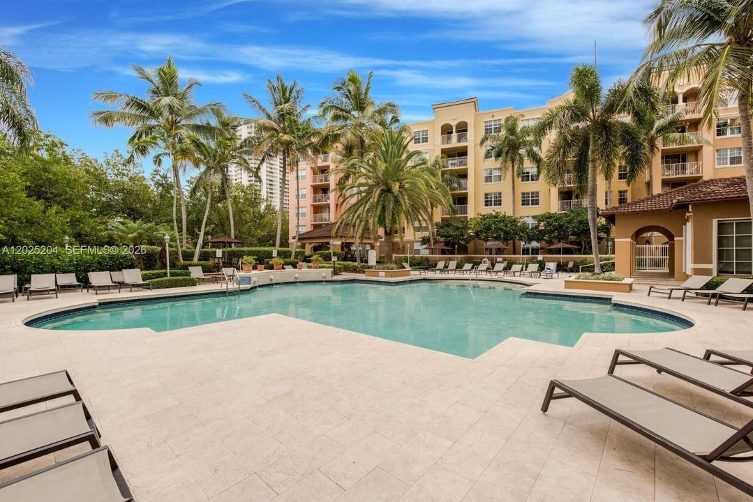 For Sale: $450,000 (2 beds, 2 baths, 1100 Square Feet)