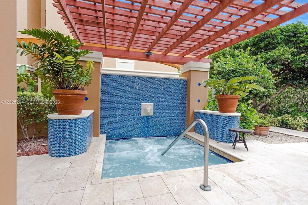 For Sale: $450,000 (2 beds, 2 baths, 1100 Square Feet)