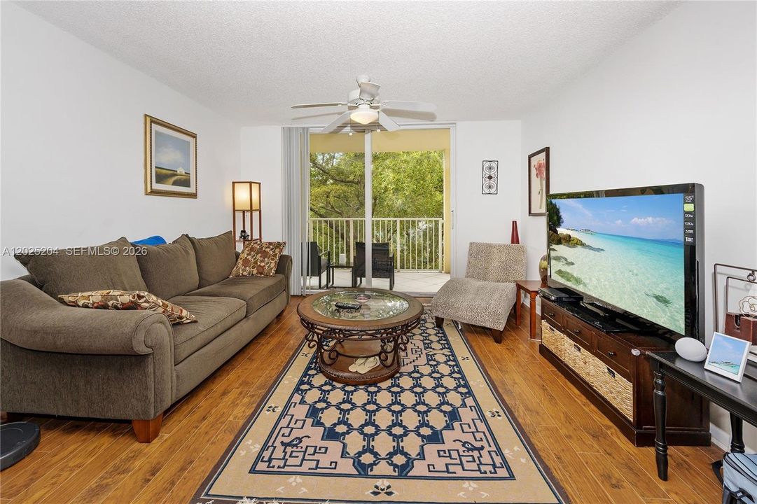 For Sale: $450,000 (2 beds, 2 baths, 1100 Square Feet)