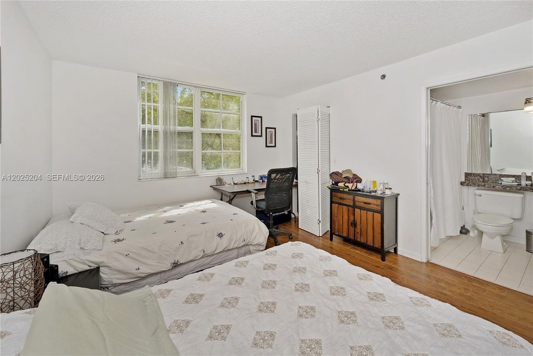 For Sale: $450,000 (2 beds, 2 baths, 1100 Square Feet)