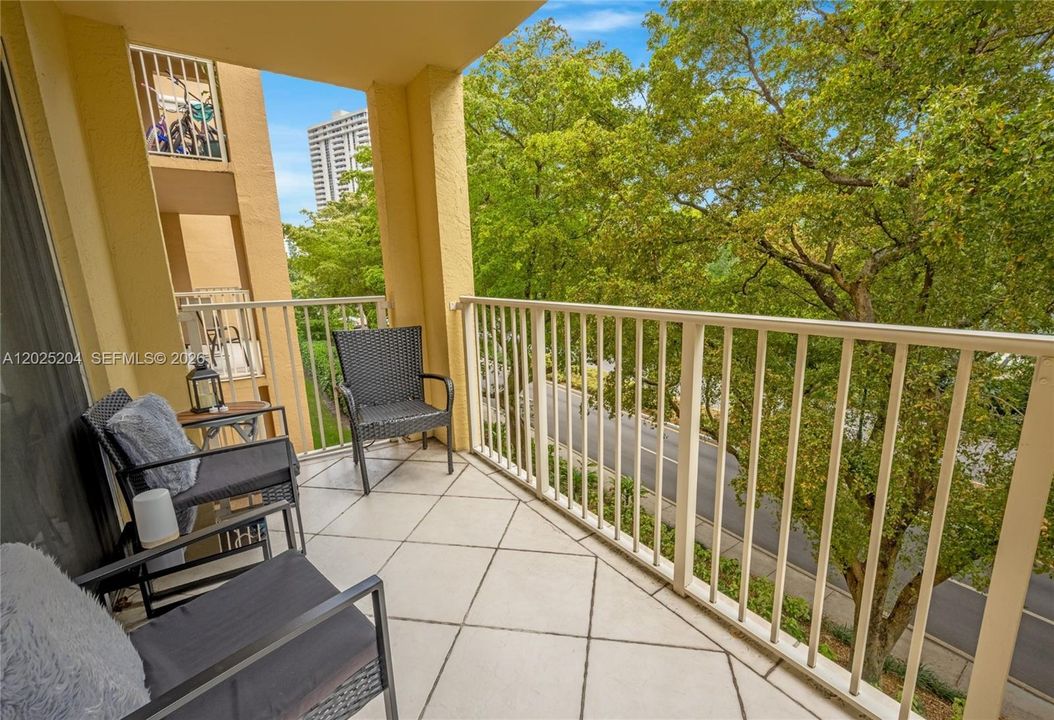 For Sale: $450,000 (2 beds, 2 baths, 1100 Square Feet)