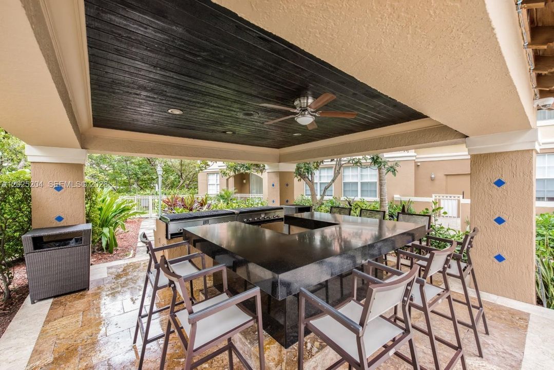 For Sale: $450,000 (2 beds, 2 baths, 1100 Square Feet)