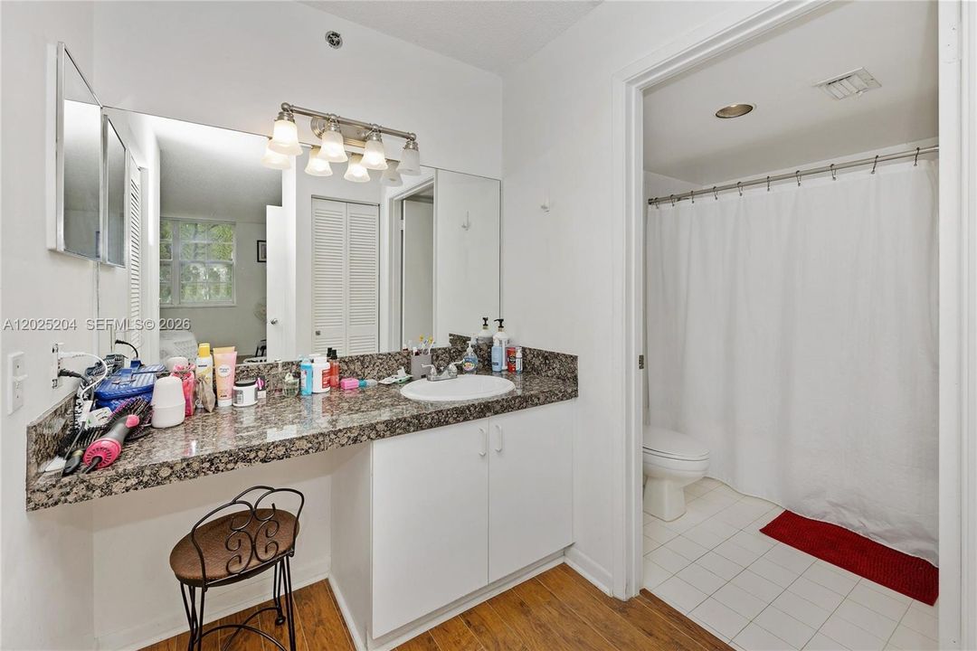 For Sale: $450,000 (2 beds, 2 baths, 1100 Square Feet)