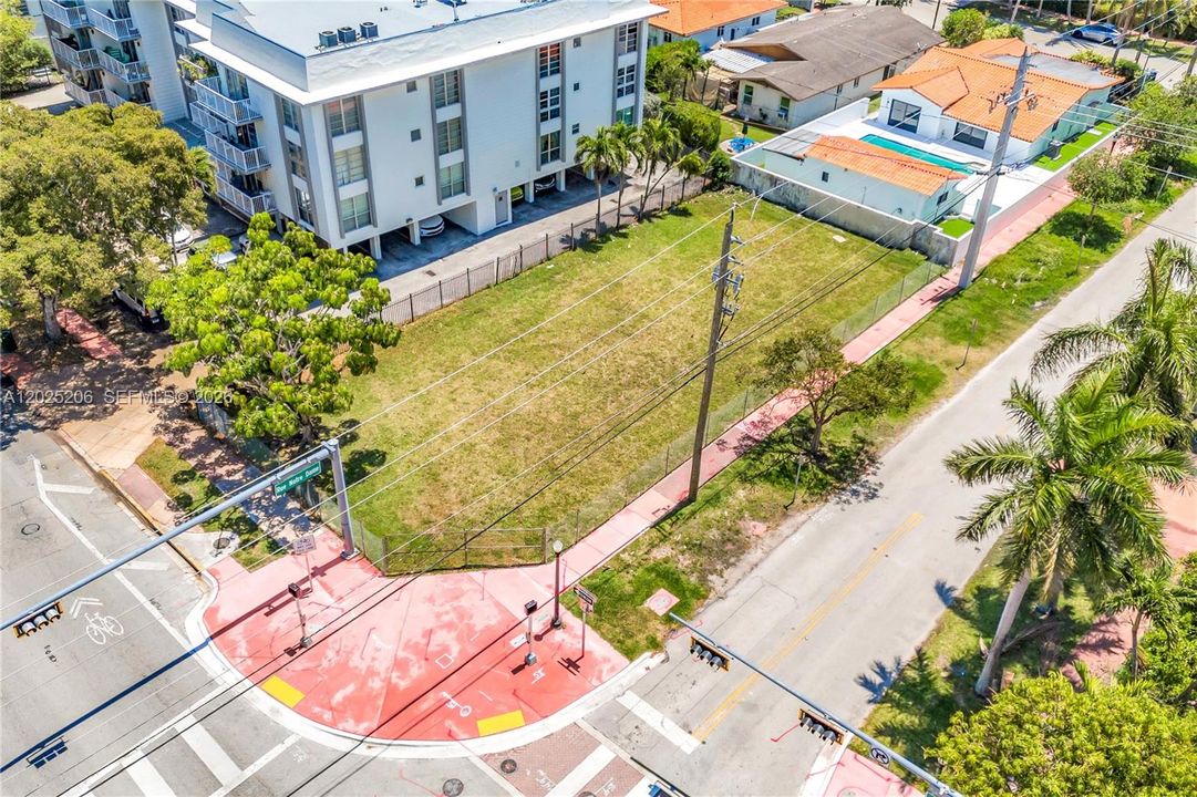 For Sale: $950,000 (0.17 acres)