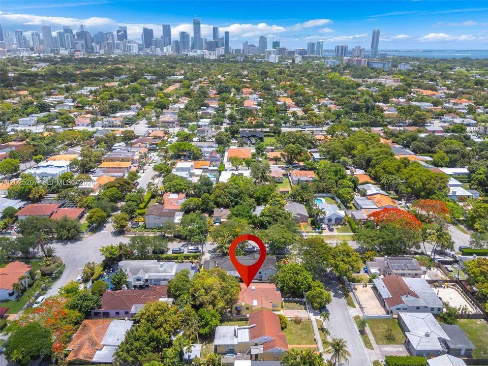 For Sale: $730,000 (2 beds, 1 baths, 1404 Square Feet)