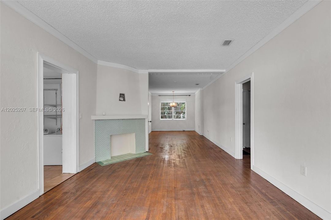 For Sale: $730,000 (2 beds, 1 baths, 1404 Square Feet)