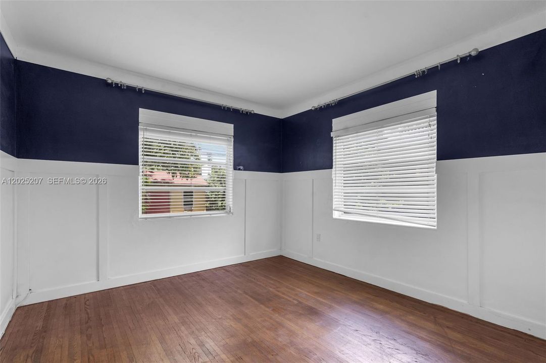 For Sale: $730,000 (2 beds, 1 baths, 1404 Square Feet)