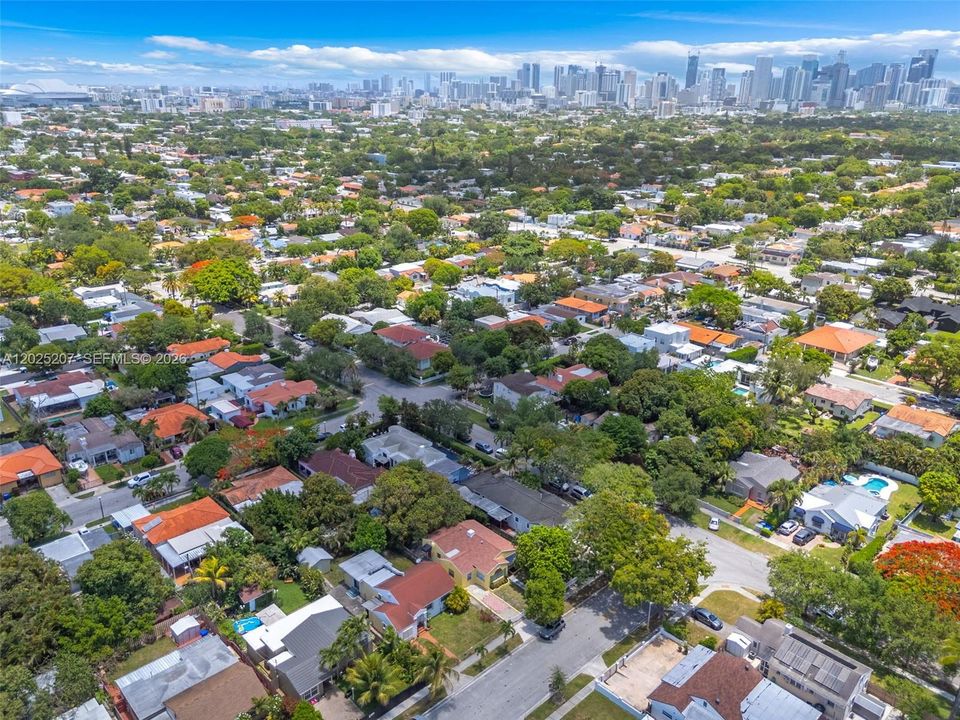 For Sale: $730,000 (2 beds, 1 baths, 1404 Square Feet)