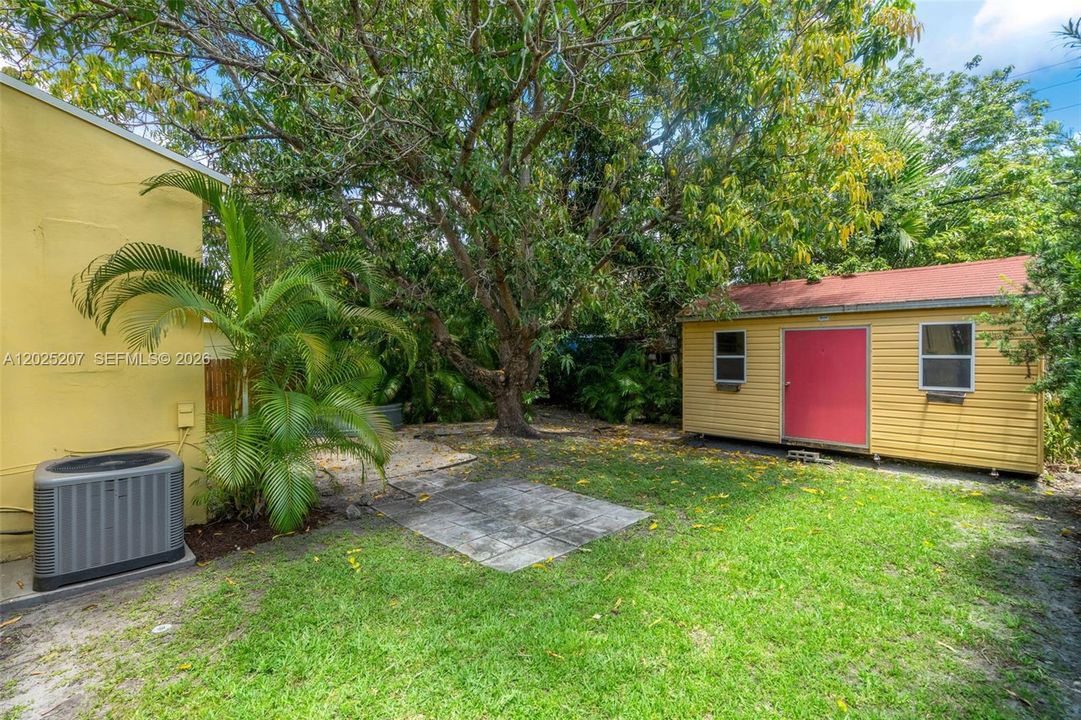 For Sale: $730,000 (2 beds, 1 baths, 1404 Square Feet)