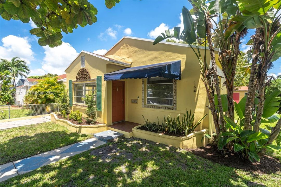 For Sale: $730,000 (2 beds, 1 baths, 1404 Square Feet)