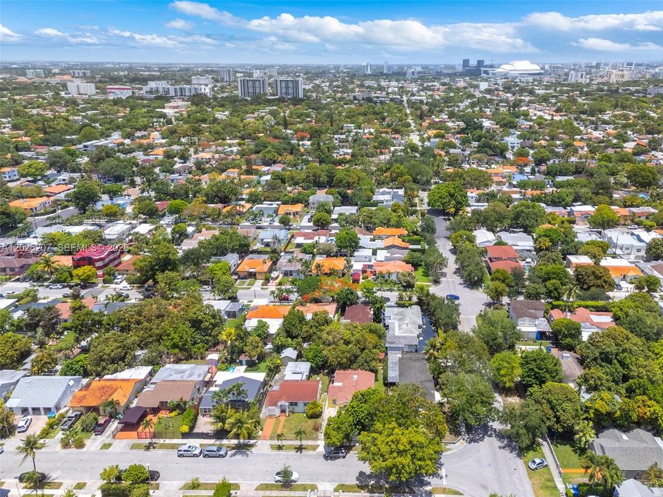 For Sale: $730,000 (2 beds, 1 baths, 1404 Square Feet)