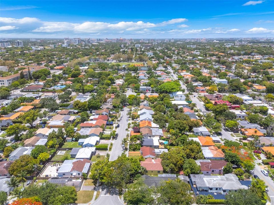 For Sale: $730,000 (2 beds, 1 baths, 1404 Square Feet)