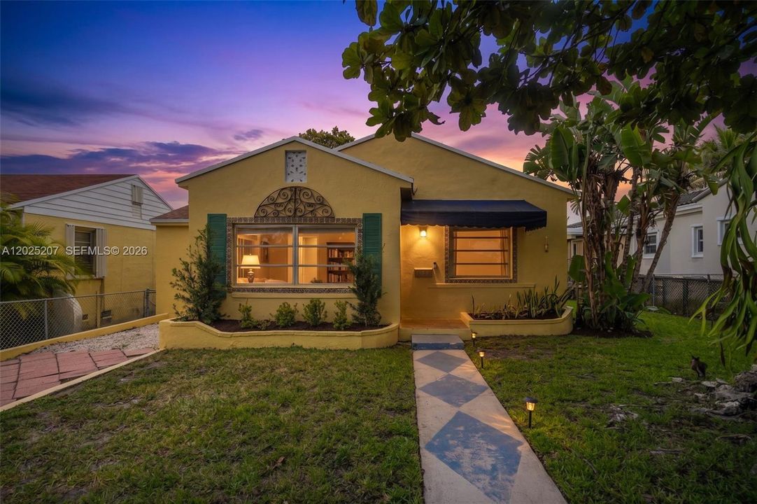 For Sale: $730,000 (2 beds, 1 baths, 1404 Square Feet)