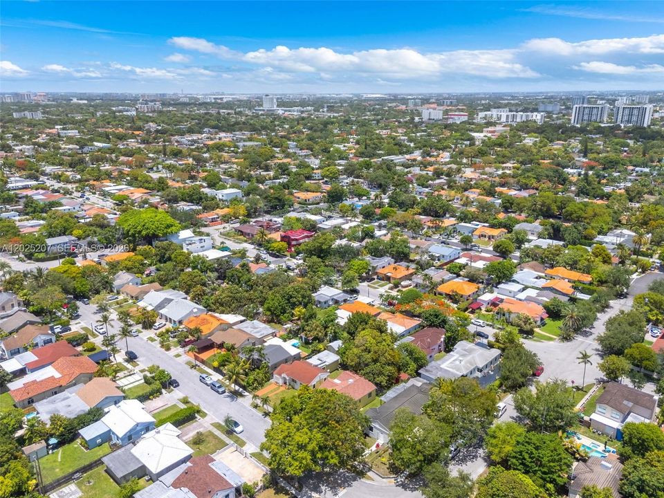 For Sale: $730,000 (2 beds, 1 baths, 1404 Square Feet)