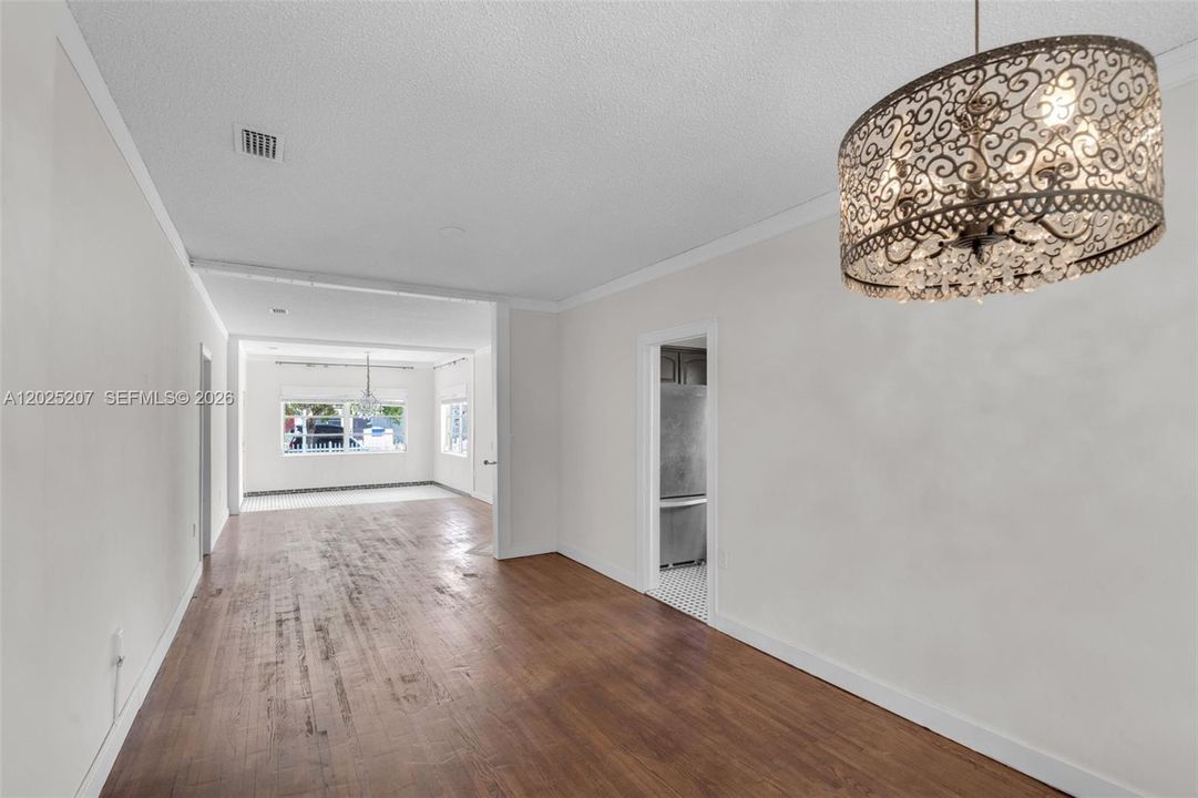For Sale: $730,000 (2 beds, 1 baths, 1404 Square Feet)