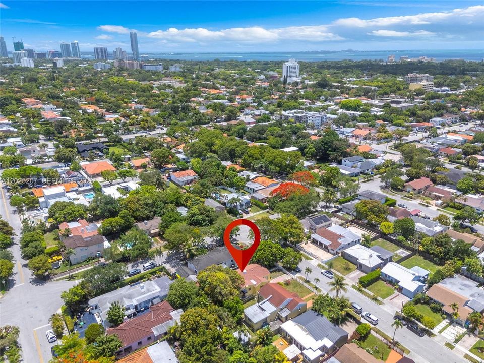 For Sale: $730,000 (2 beds, 1 baths, 1404 Square Feet)