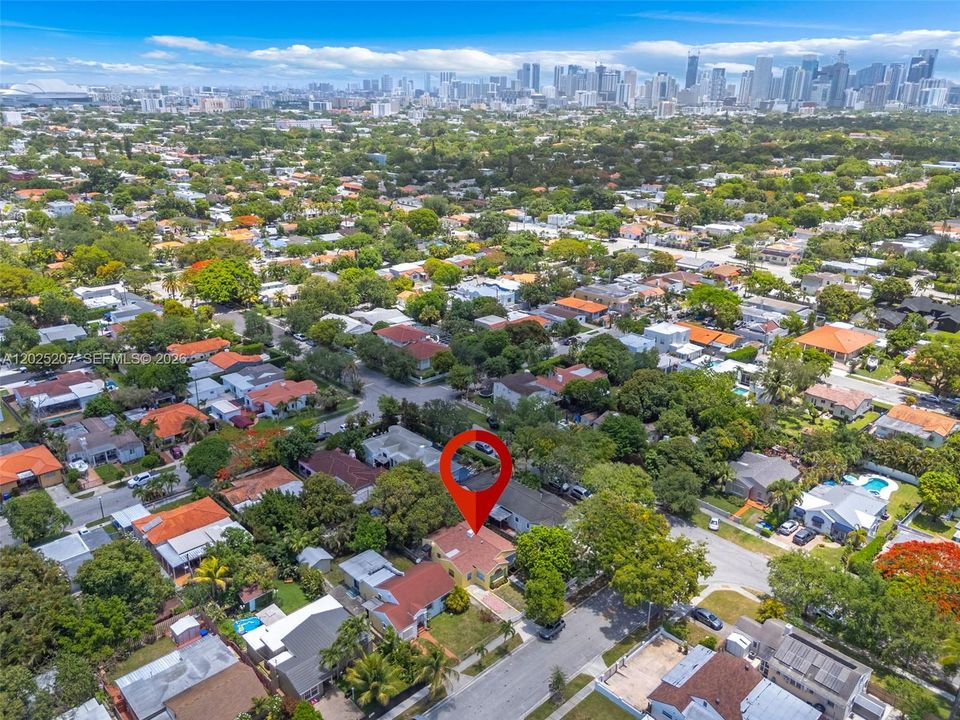 For Sale: $730,000 (2 beds, 1 baths, 1404 Square Feet)