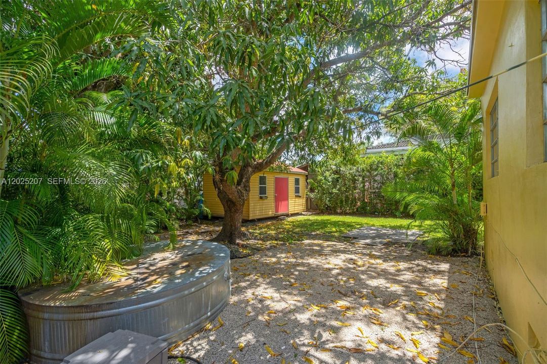 For Sale: $730,000 (2 beds, 1 baths, 1404 Square Feet)