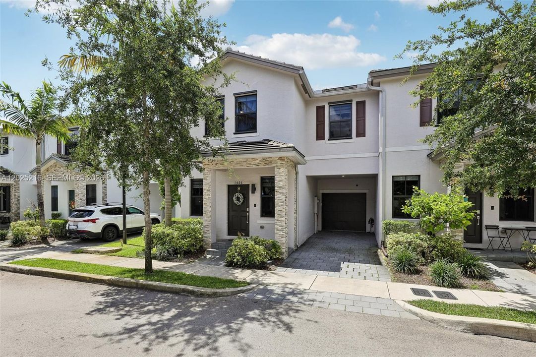 For Sale: $590,000 (4 beds, 2 baths, 1921 Square Feet)
