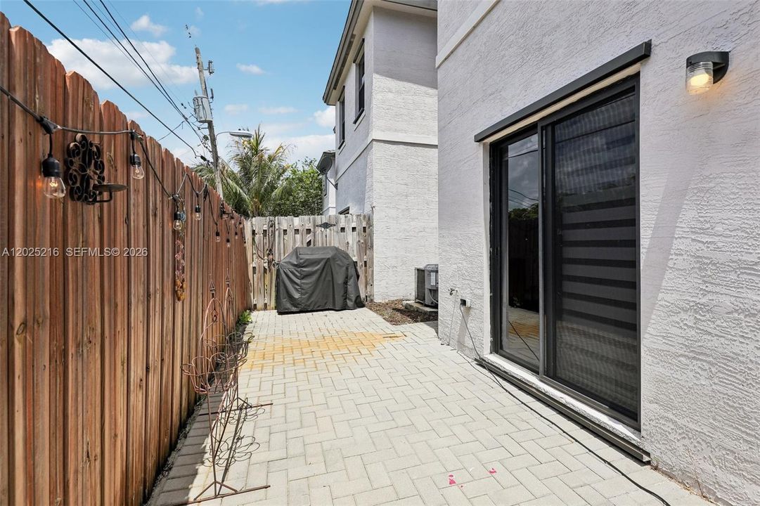 For Sale: $590,000 (4 beds, 2 baths, 1921 Square Feet)