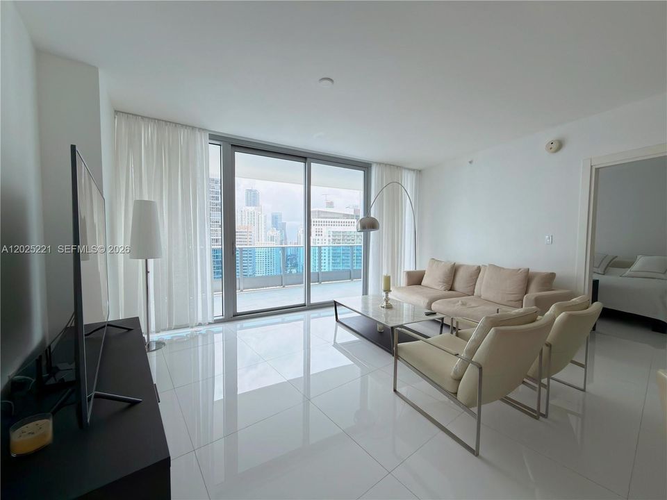 В аренду: $8,500 (2 спален, 2 ванн, 1255 Квадратных фут)