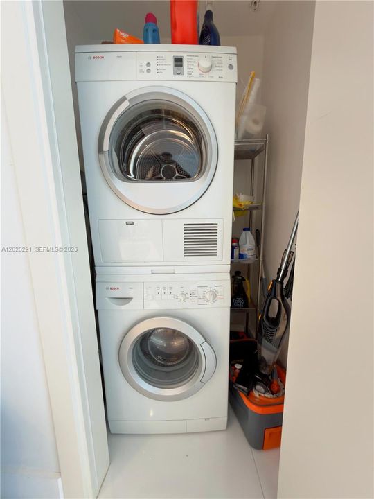В аренду: $8,500 (2 спален, 2 ванн, 1255 Квадратных фут)