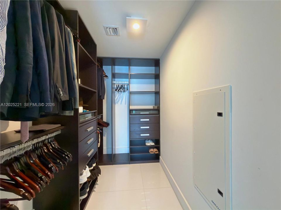 В аренду: $8,500 (2 спален, 2 ванн, 1255 Квадратных фут)