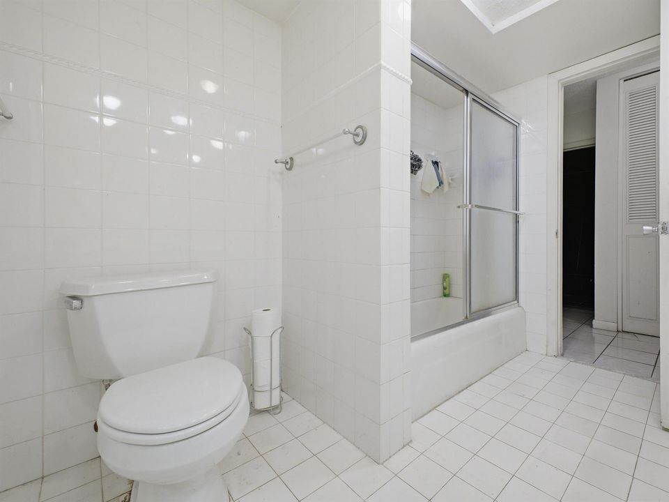 Guest Bathroom 2