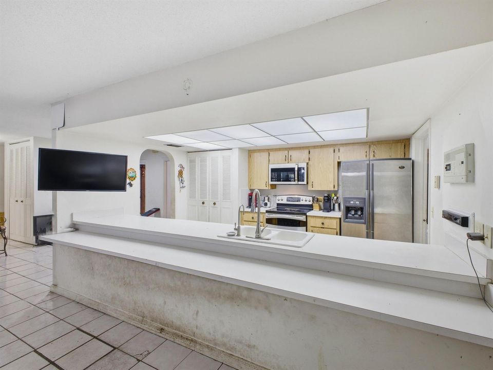 Kitchen Breakfast Bar 2