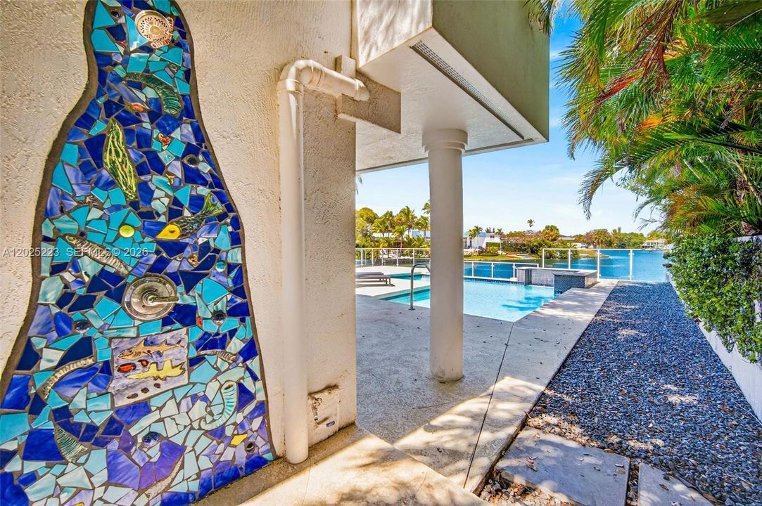 For Sale: $2,729,000 (5 beds, 4 baths, 3250 Square Feet)