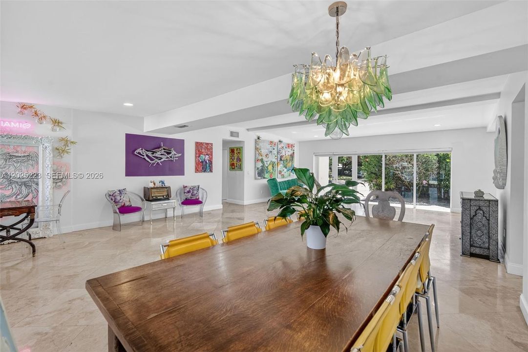 For Sale: $2,729,000 (5 beds, 4 baths, 3250 Square Feet)