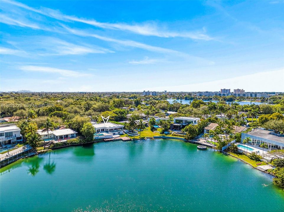For Sale: $2,729,000 (5 beds, 4 baths, 3250 Square Feet)