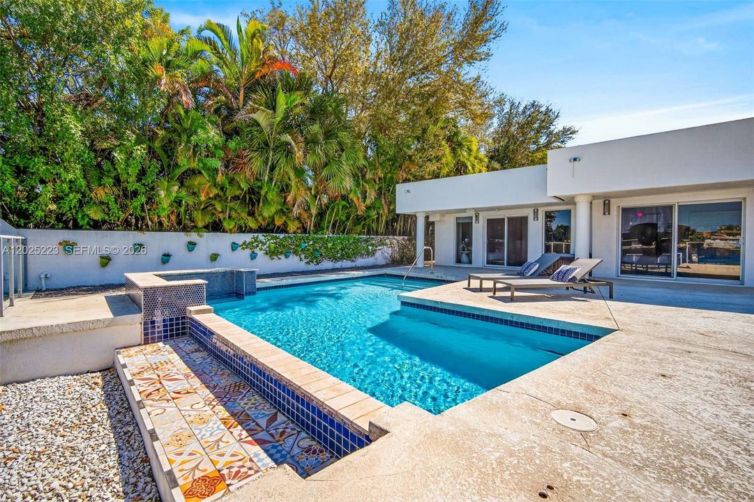 For Sale: $2,729,000 (5 beds, 4 baths, 3250 Square Feet)